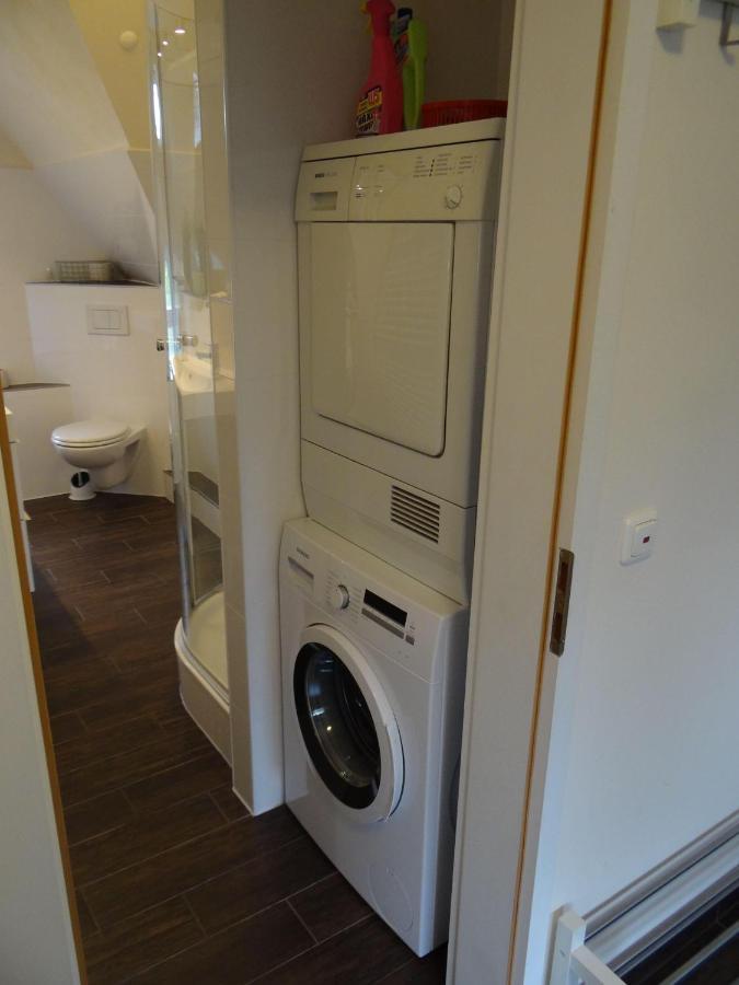 Ferienwohnung-Dg-Im-Reetdachhaus-Im-Ort-Welt Экстерьер фото