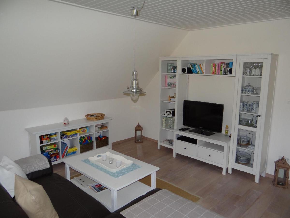 Ferienwohnung-Dg-Im-Reetdachhaus-Im-Ort-Welt Экстерьер фото